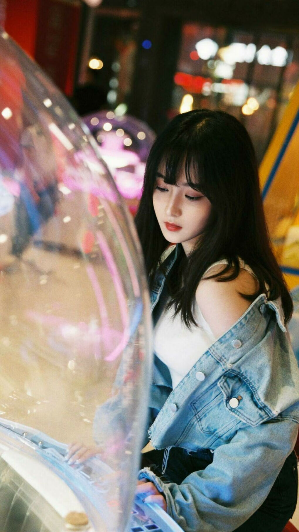 2015年季后赛:库里在对阵灰熊的比赛中,投中8个三分球收官,帮助勇士摘得冠军!