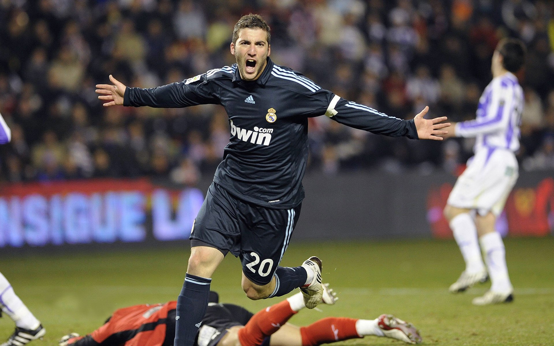 九游体育电竞官网-意甲长跑大战：体能与技战术的极限较量，意甲6.2秒